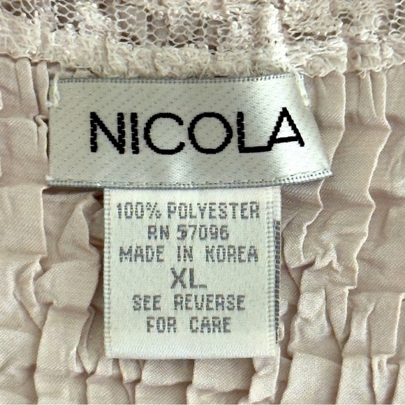 Vintage Nicola Textured V-neck Stretch Top - Picture 11 of 11